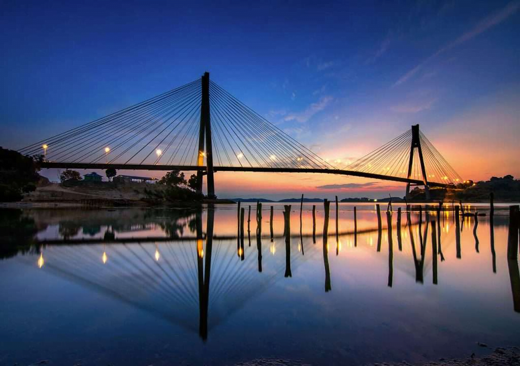 Jembatan Barelang Batam di malam hari